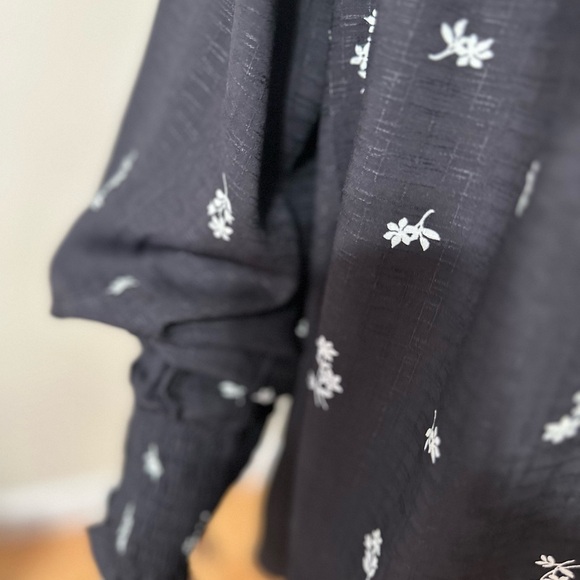 Lane Bryant 22/24 Black Floral Print Tunic Blouse Lightweight Long Sleeve Rayon - Picture 5 of 8